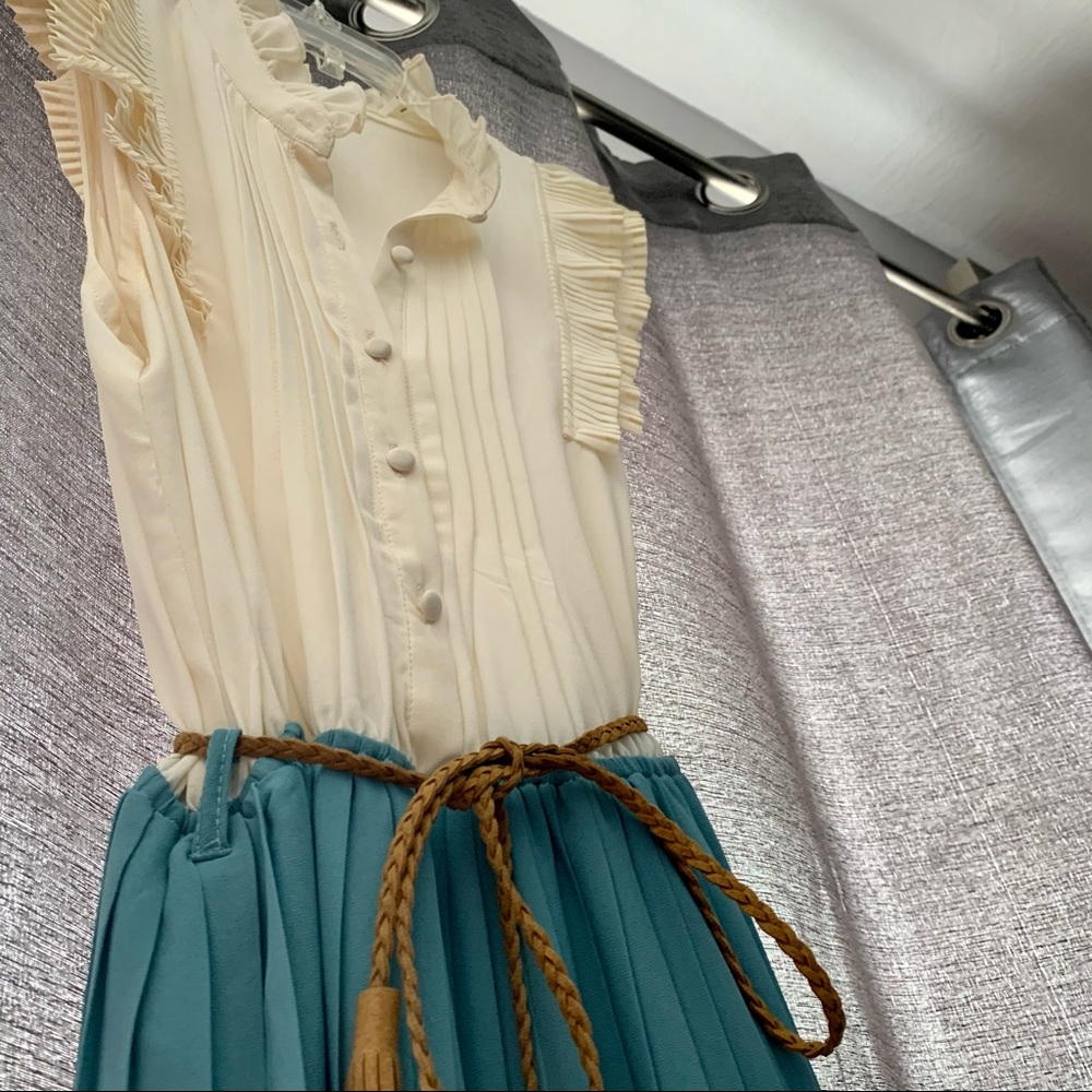 Blu Pepper Cream/ Blue Pleated Dress - NWOT Large